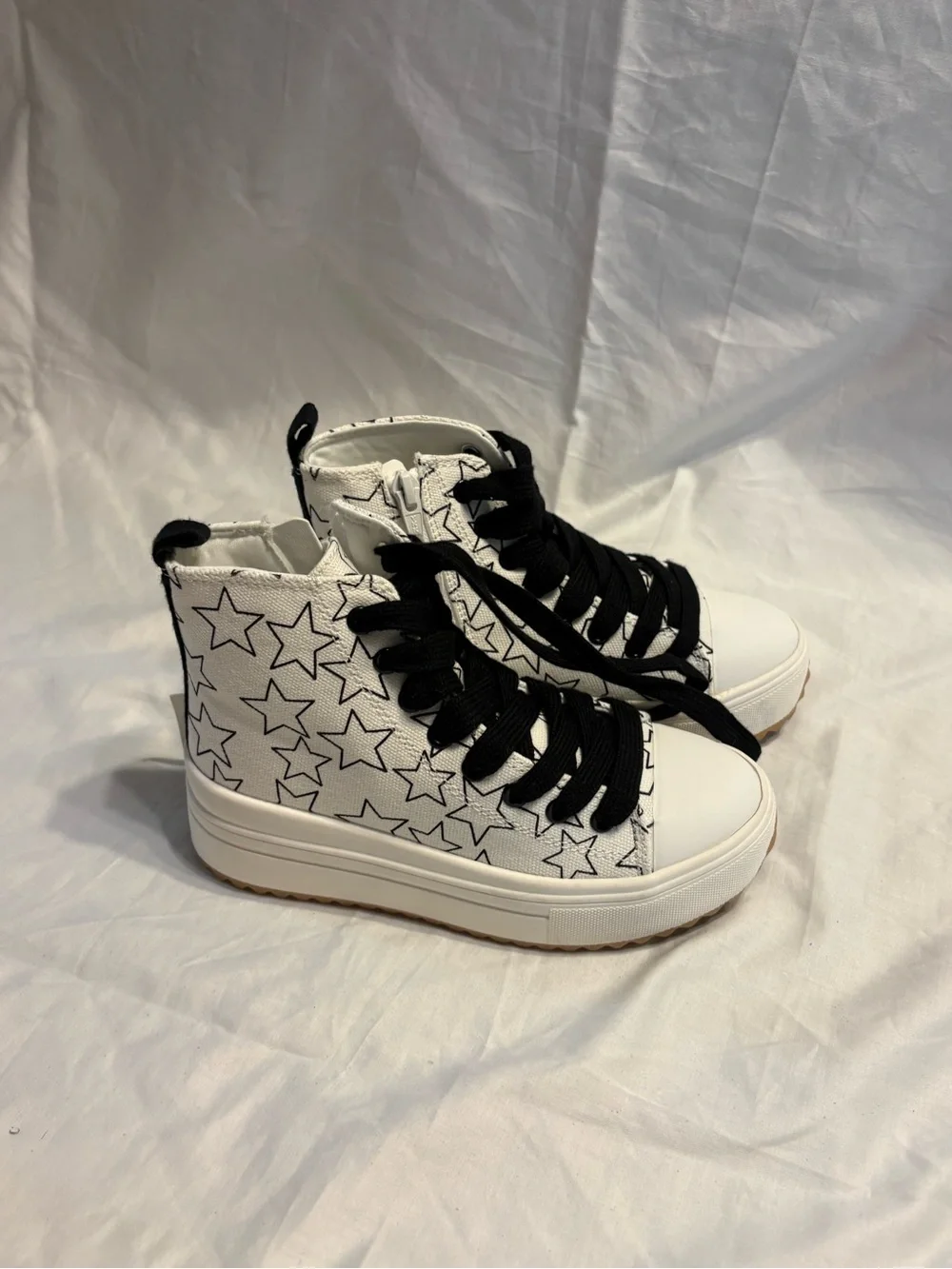 Kids High-Top Star Print Sneakers in White and Black